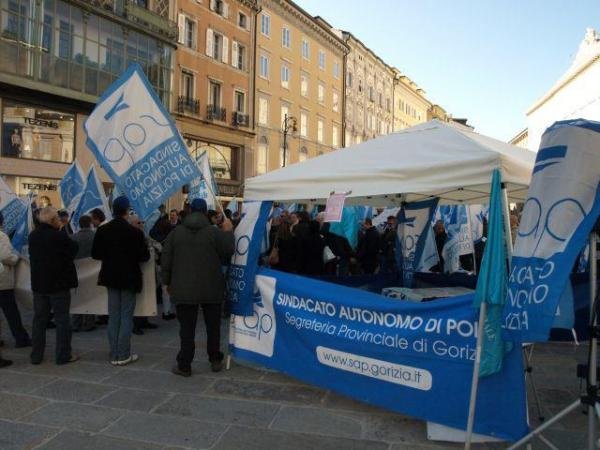111018-Manifestazione Piazza Borsa (3)